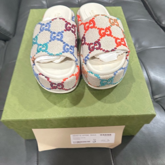 Gucci Platform Slides - Picture 3 of 8